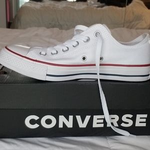 Never used Women's Converse size 7.5